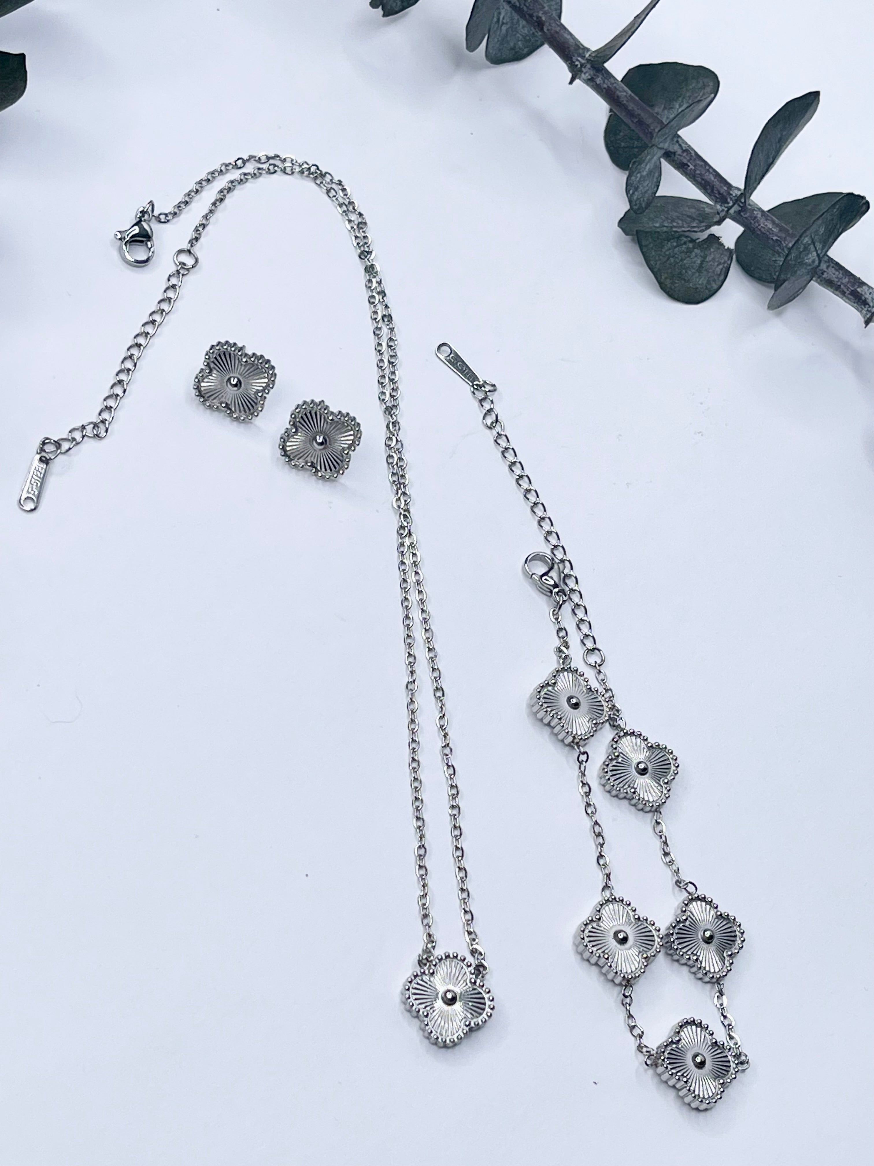 Elora Floral Clover Set